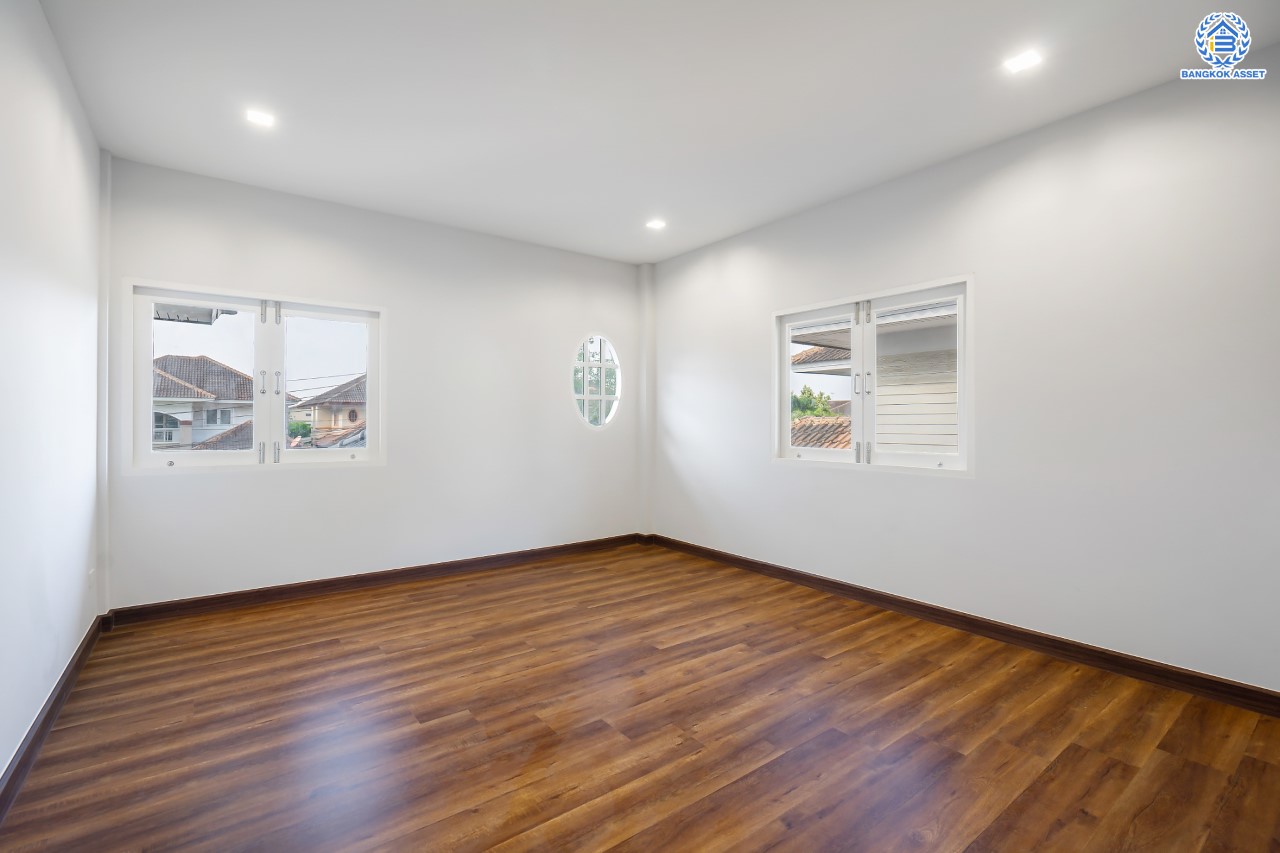 บ้านมือสองตกแต่งใหม่ ม.ธนทอง เอลลิแกนท์โฮม บางบอน4 รองรับทุกความสุข เนื้อที่ 118.1 ตร.ว. ฟังก์ชัน 5 ห้องนอน 5 ห้องน้ำ 1 ห้องแม่บ้าน จอดรถได้ 2 คัน พร้อม Living Area กว้างขวาง บนทำเลใกล้ทางด่วนเพชรเกษม, The Mall บางแค เชื่อมต่อ ถ.พุทธมณฑลสาย4 และ ถ.กาญจนาฯ